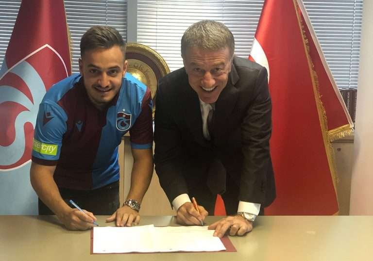 Yusuf Sarı için imza töreni düzenlendi